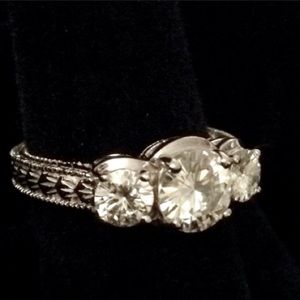 Victorian Thoroughbred Moissanite 3 stone Ring💎